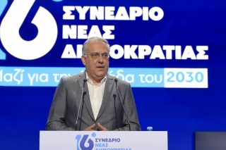 Θεοδωρικάκος στο συνέδριο της ΝΔ: «Δεν θα είχαμε πετύχει τίποτα αν δεν έδινε η παράταξη τις μάχες ενωμένη»